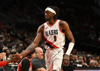 ग्रांट और अवदिजा ने एक ही समय में 20+ अंक बनाए, जिससे टीम ने एक कुशल आक्रमण करके अपनी पहली जीत हासिल की।