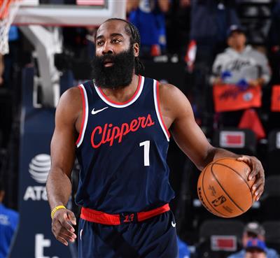 क्रोधित! हार्डन ने हाफ में 7 में से 9 शूटिंग पर 26 अंक और 5 में से 6 तीन-पॉइंटर्स पर स्कोर किया।