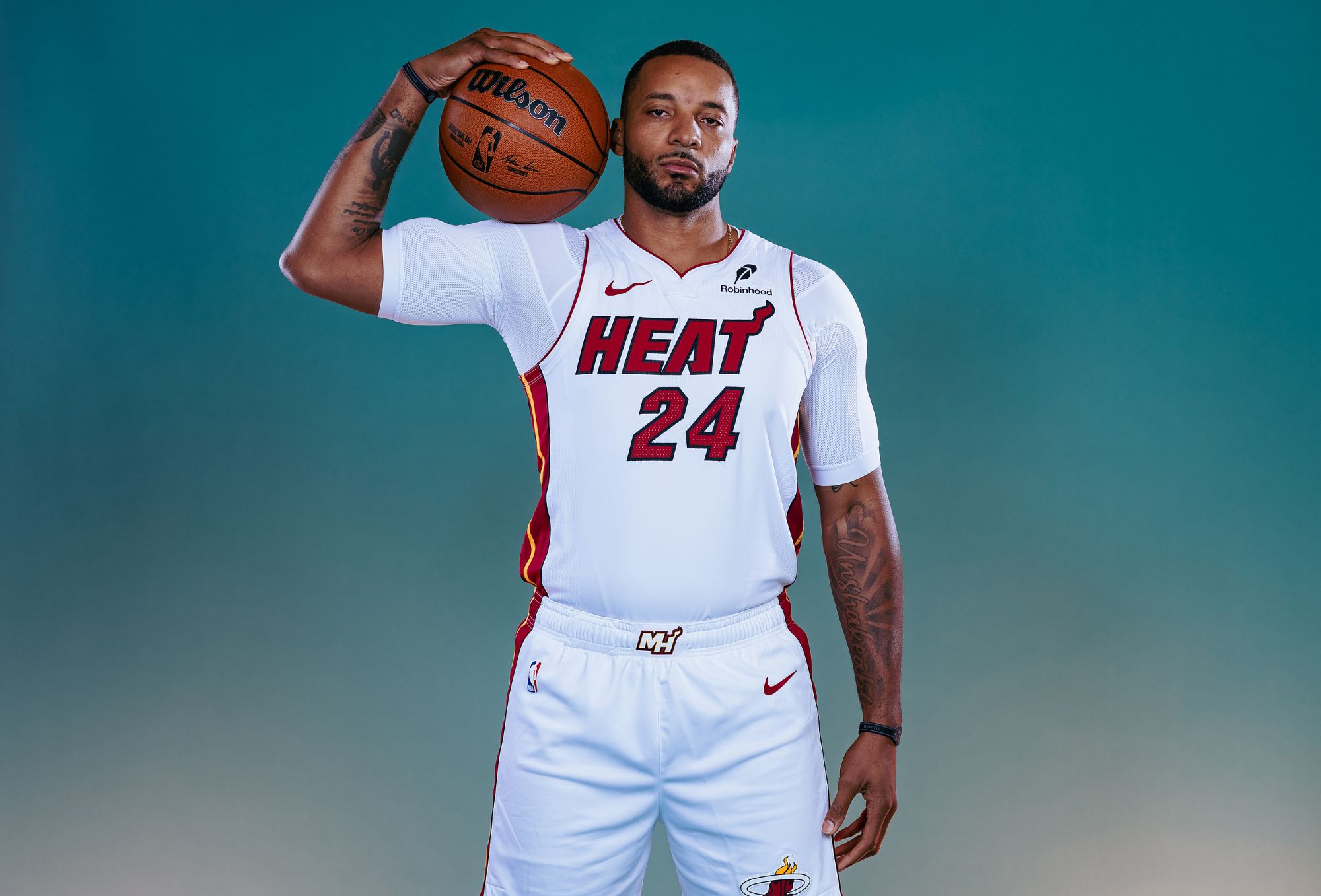 गेंद को नियंत्रित करने का एहसास गर्म है! पॉवेल ने 100% शूटिंग प्रतिशत के साथ एक ही तिमाही में 14 अंक बनाए।