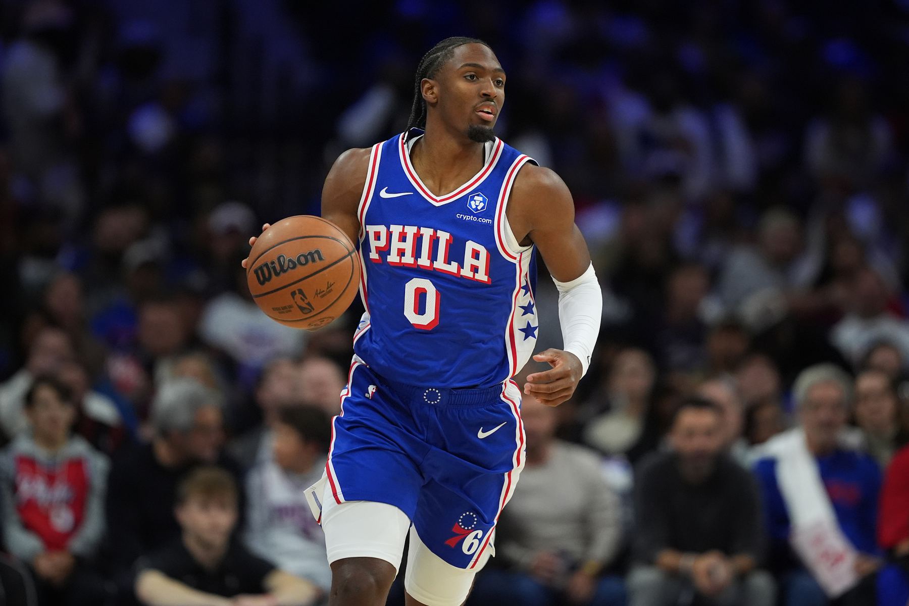 भंडार अद्भुत हैं! 76ers के रिज़र्व ने हाफटाइम में शुरुआती खिलाड़ियों की तुलना में अधिक स्कोर किया, और केवल मैक्सी ने स्टार्टर के रूप में दोहरे अंक में स्कोर किया।