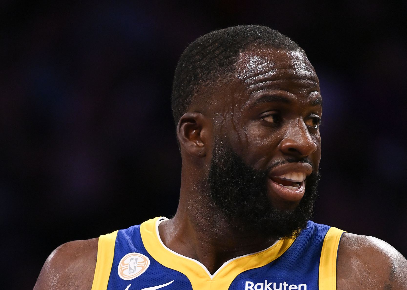 वॉरियर्स ने हाफटाइम के समय मैदान से 50% और थ्री-पॉइंट रेंज से 54.2% शॉट लगाए, जिसमें 13 थ्री-पॉइंटर्स लगे।