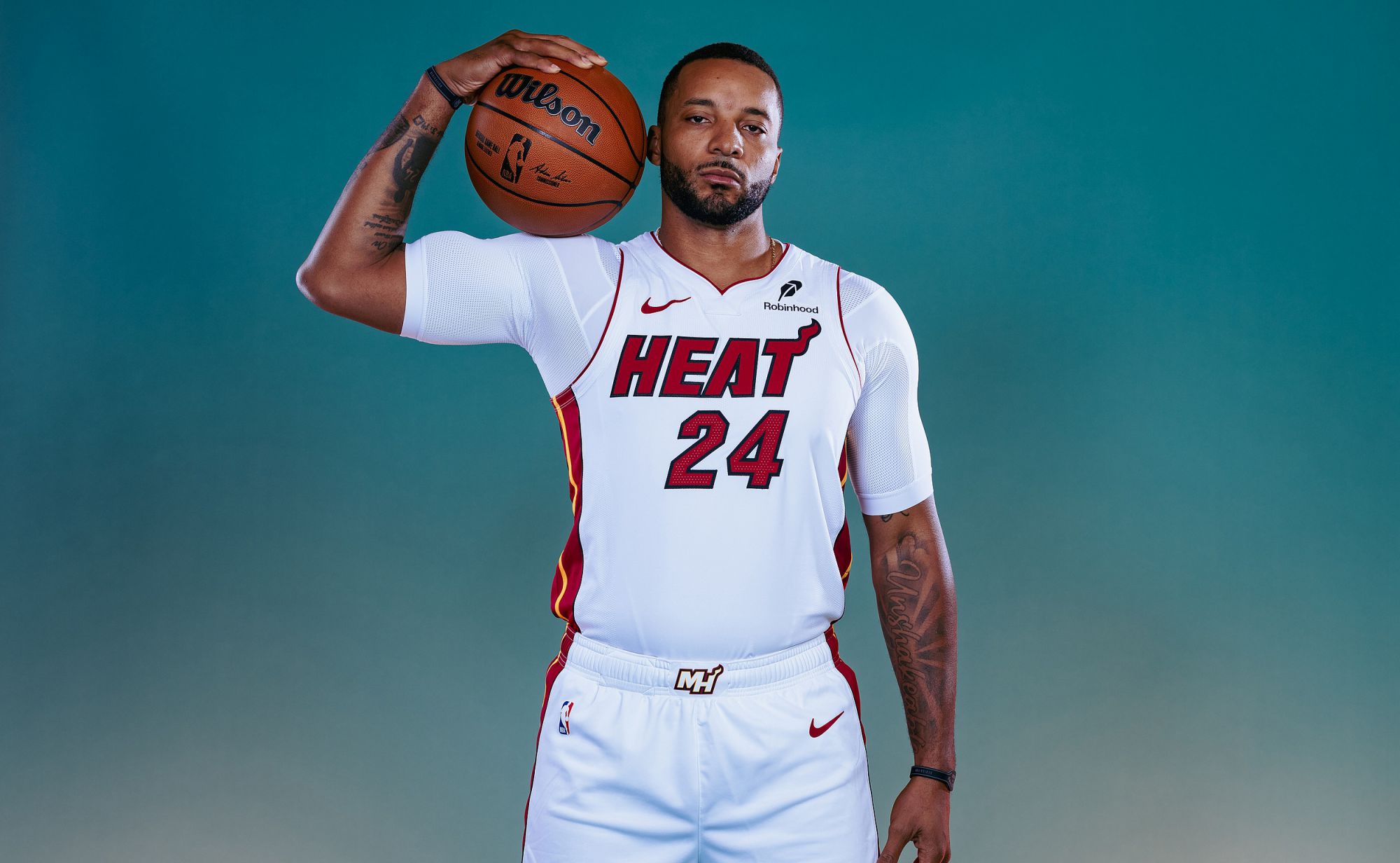 हॉट बॉल नियंत्रण! पॉवेल ने आधे में 5 तीन-पॉइंटर्स में से 4 पर 17 अंक बनाए