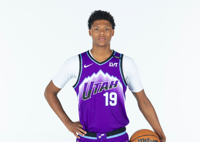 कैरियर ऊँचा! ऐस बेली ने खेल की शुरुआत की और 20 अंक बनाकर टीम को जीत दिलाई।