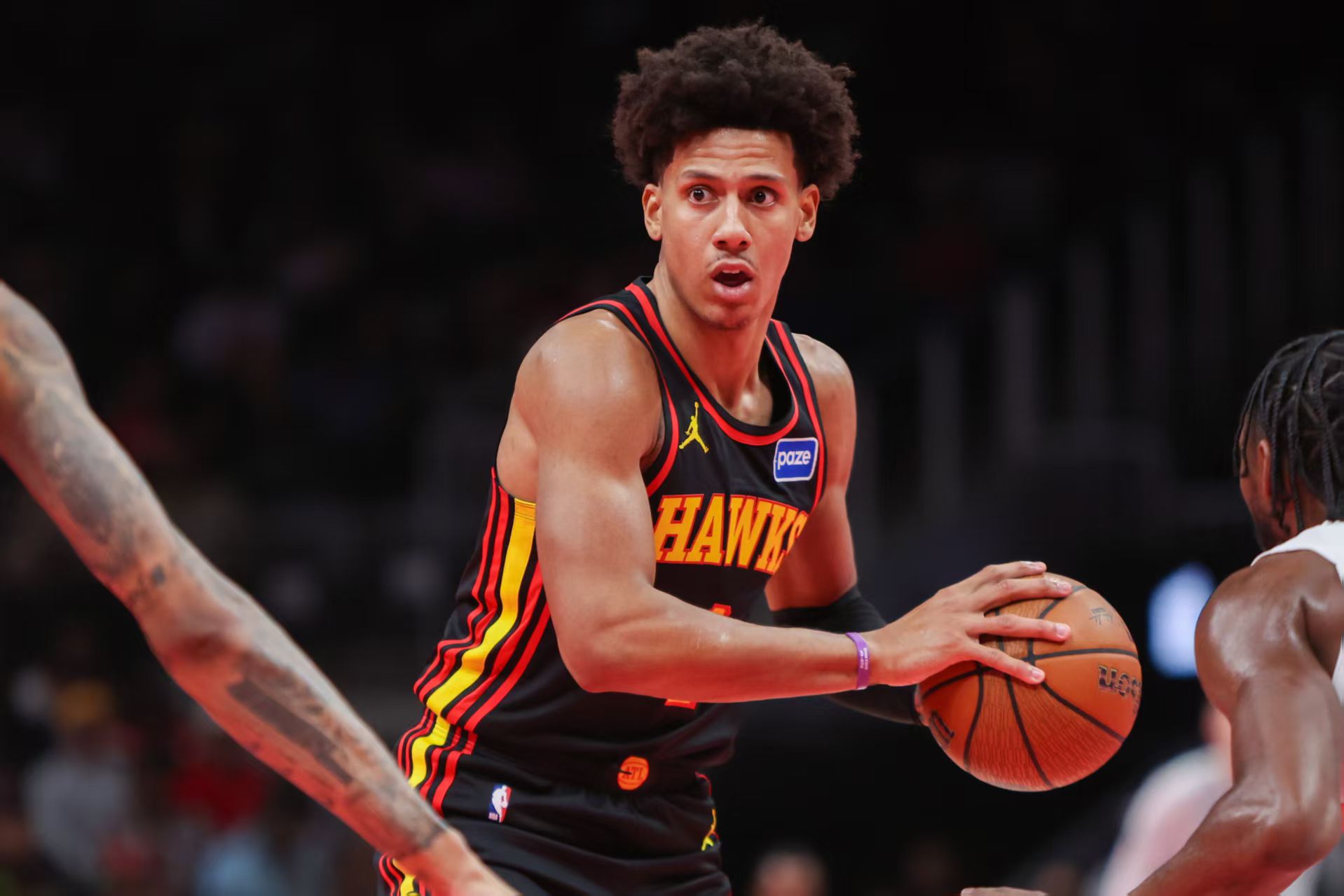 जॉनसन ने 90% स्कोर किया और 24+10+8 स्कोर किया, पहले गैर-नंबर बन गए। सदी के 5वें खिलाड़ी.