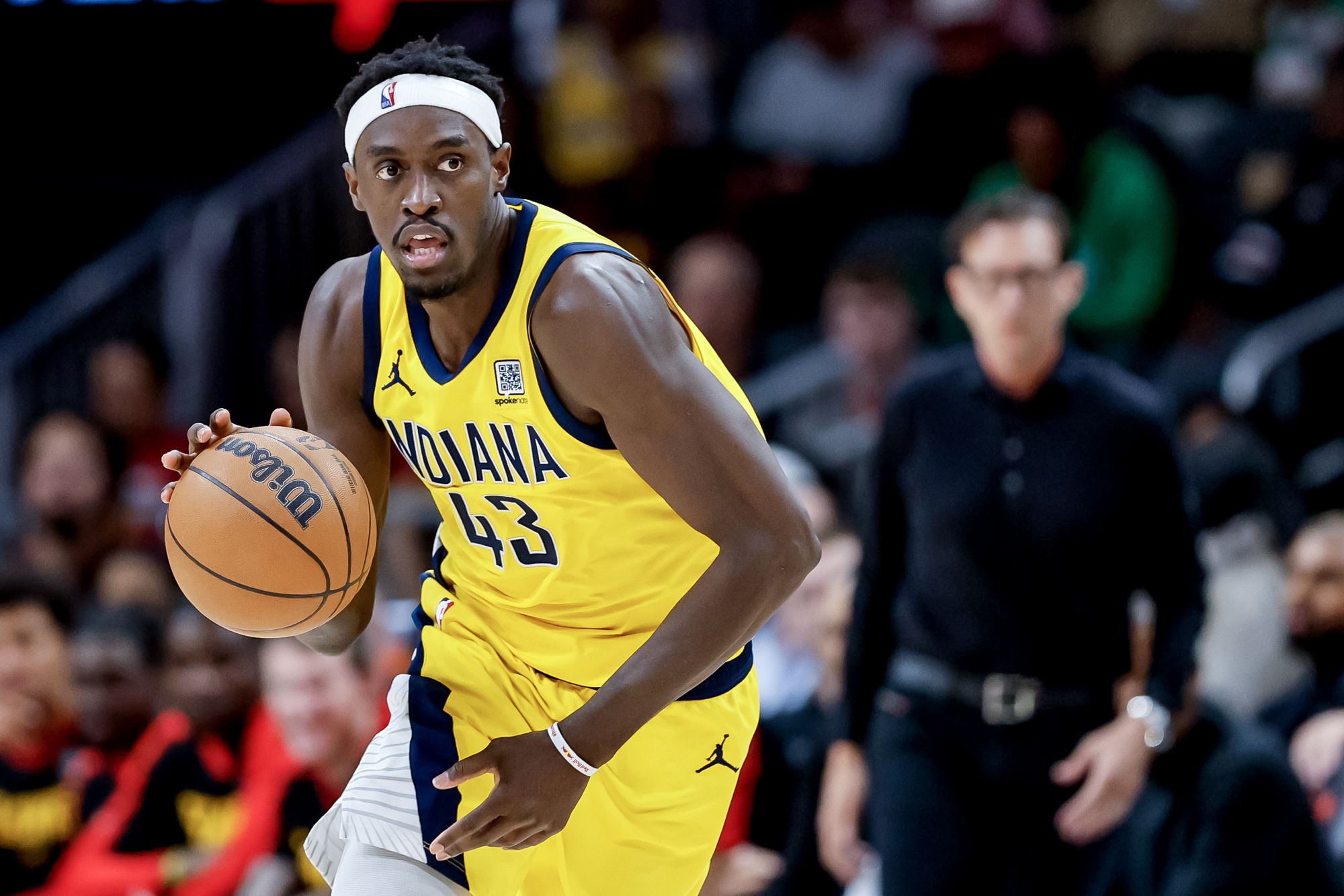 सियाकम ने आधे में 8 में से 4 तीन-पॉइंटर्स बनाए और 18 अंक बनाए, और दूसरे क्वार्टर में 13 अंक बनाए।