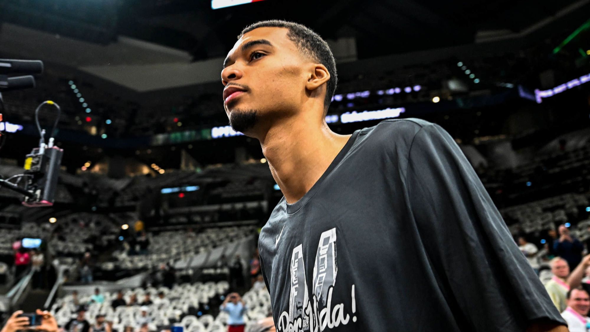 वेनबन्यामा ने 10 अंक बनाए और आधे में 1 रिबाउंड हासिल किया, जिससे सीज़न के पहले भाग में रिबाउंड में एक नया निचला स्तर स्थापित हुआ।