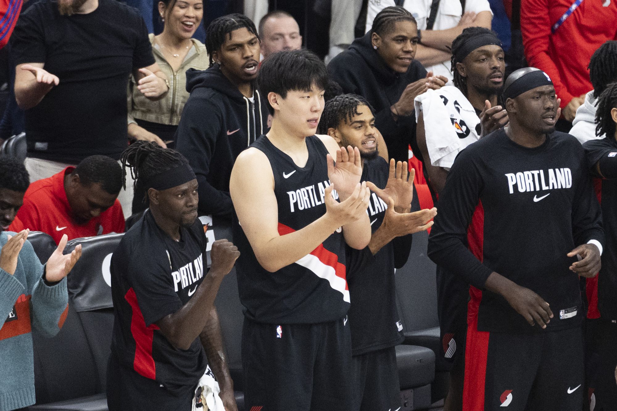 झू फांगयु: यांग हैनसेन की शारीरिक फिटनेस अभी भी उतनी अच्छी नहीं है। यह कार्य उनकी शारीरिक फिटनेस में सुधार करना और लय बनाए रखना है।