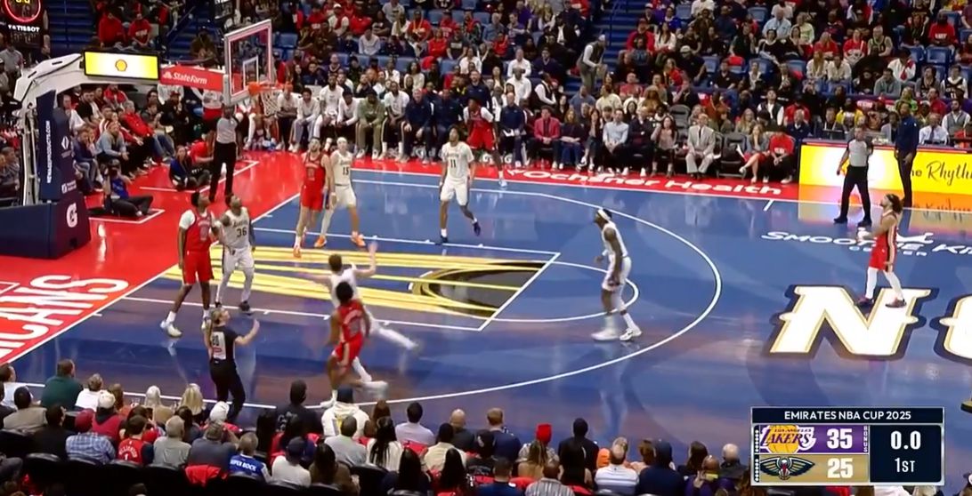 बजर पर मर्फी के तीन-पॉइंटर का समय समाप्त हो गया और उसने पहले क्वार्टर में 13 अंक बनाए।