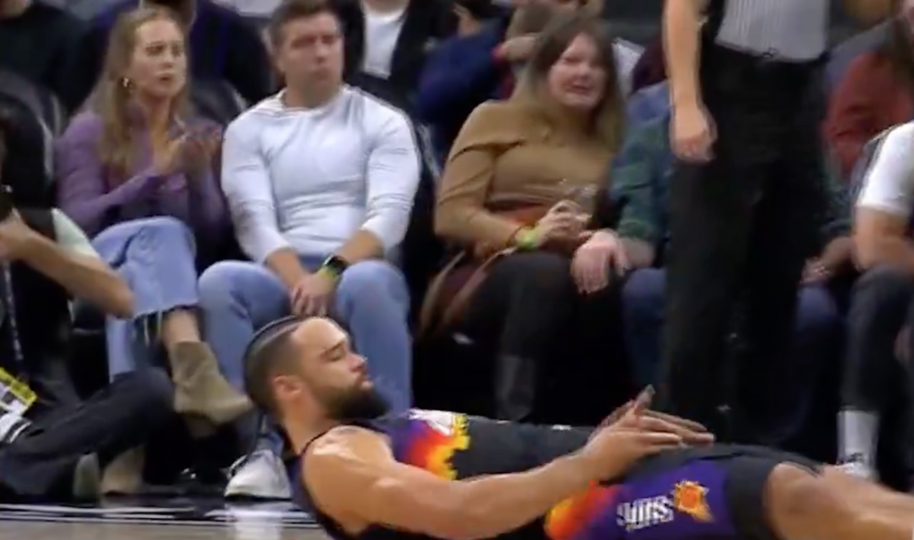 एनबीए अधिकारी: अशोभनीय उत्सव मनाने के लिए डिलन पर 25,000 डॉलर का जुर्माना लगाया गया था