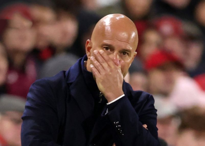 लिवरपूल प्रीमियर लीग में लगातार चार हार झेलने वाली चौथी डिफेंडिंग चैंपियन टीम बन गई है और ऐसा दूसरी बार हुआ है।