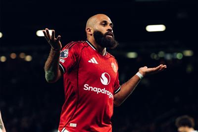 वास्तविक समय प्रीमियर लीग स्टैंडिंग: मैनचेस्टर यूनाइटेड ने स्थिति उलट दी और लिवरपूल चौथे स्थान पर पहुंच गया, सुंदरलैंड दूसरे स्थान पर पहुंच गया