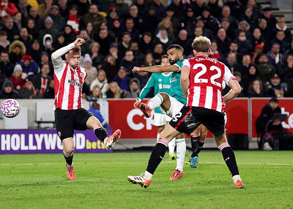 सलाह बनाम बीज़ आँकड़े: 4 शॉट, 2 गोल, 1 गोल, 1 कुंजी पास, 3 त्रुटियाँ