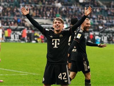 नंबर 42 में है जादुई शक्ति? 17 वर्षीय बायर्न युवा कार्ल ने चैंपियंस लीग और बुंडेसलिगा में लगातार खेलों में दुनिया में लहरें पैदा कीं।