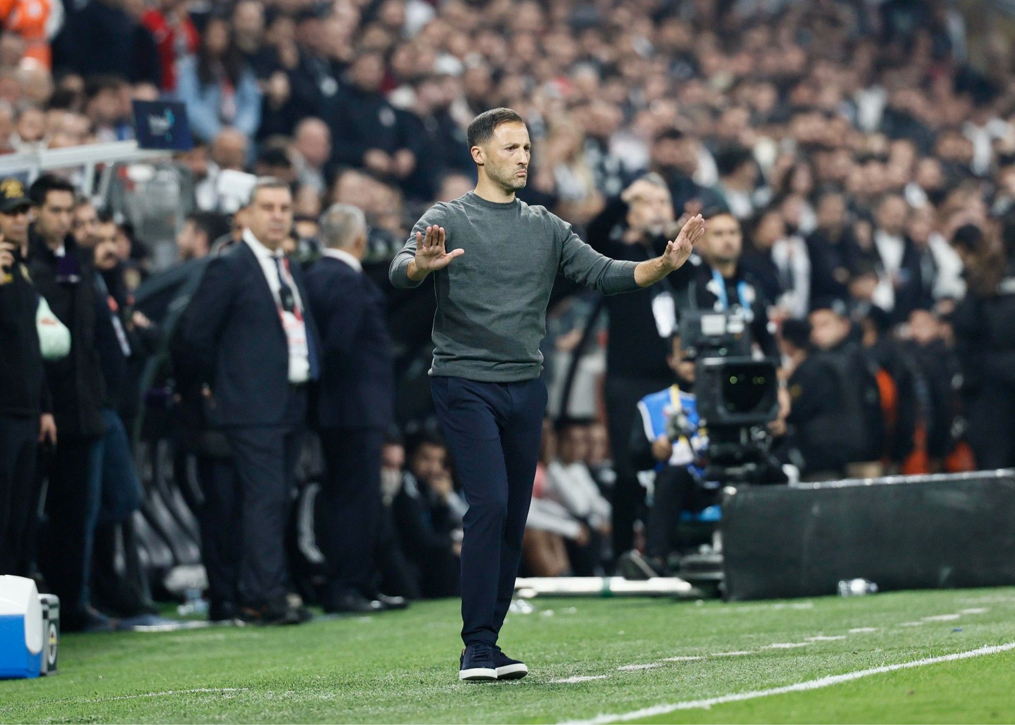 तुर्की मीडिया: फेनरबाश के अधिकारी काहविच और ब्राउन को माफ करने का इरादा रखते हैं, लेकिन टेडेस्को ने इसे अस्वीकार कर दिया है