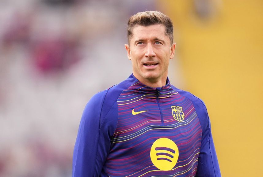 रिपोर्टर: लेवांडोव्स्की बार्सिलोना के फैसले का इंतजार कर रहे हैं और उससे पहले अन्य टीमों के साथ बातचीत नहीं करेंगे