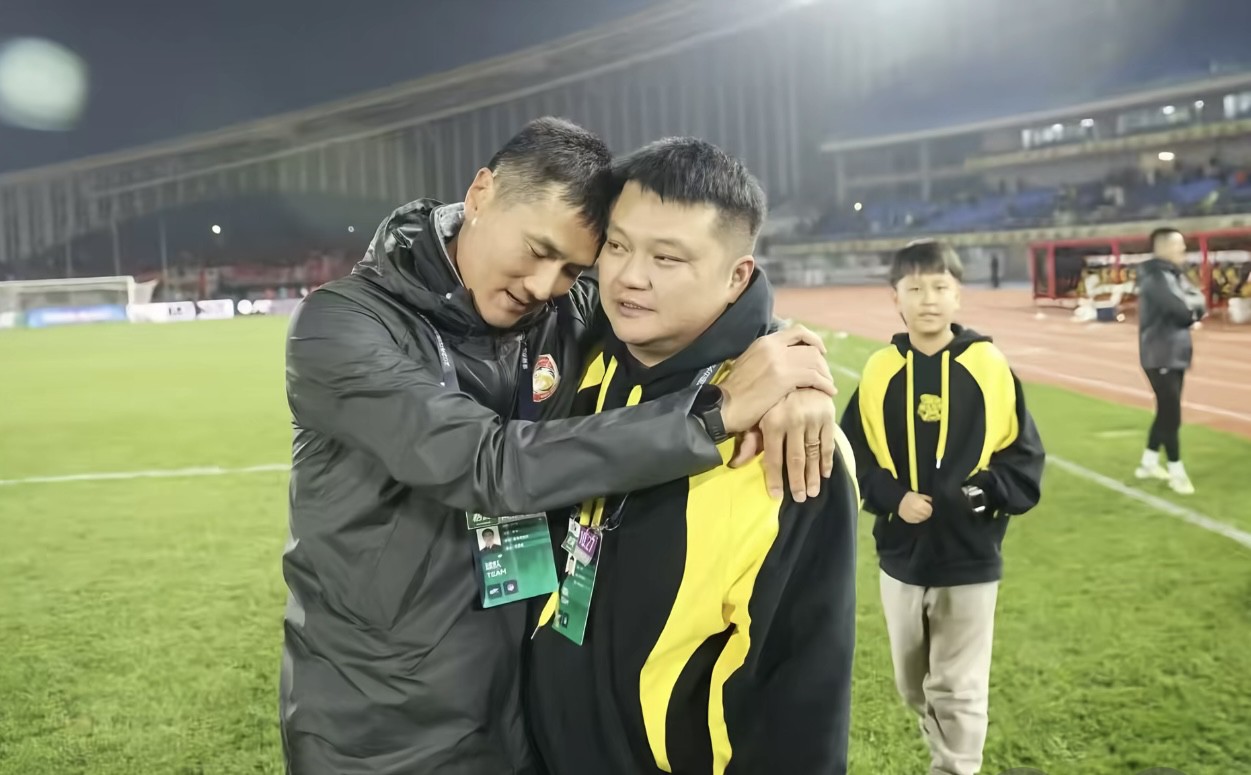 वेस्ट कोस्ट के निवेशक जू शांग ने शाओ जियायी को एक संदेश भेजा: मैं आपके उज्ज्वल भविष्य की कामना करता हूं और आपको पहले की तरह फिर से देखूंगा।