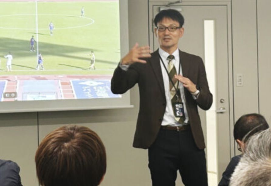 जापान फुटबॉल एसोसिएशन रेफरी कमेटी ने स्वीकार किया कि रेफरी ने मेरिनर्स 4-0 उरावा मैच में एक गोल का गलत अनुमान लगाया