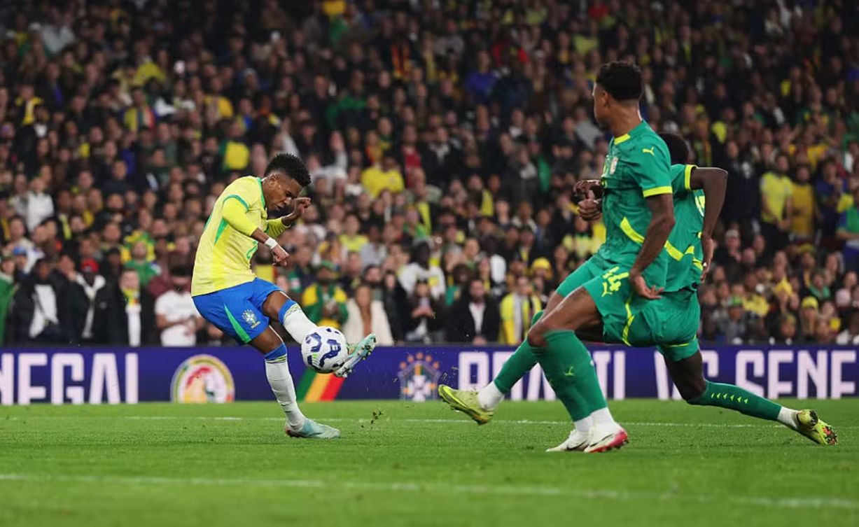 एस्टेबन: अन्शुई मुझे डांटेगी और मेरी प्रशंसा भी करेगी। वह मेरी सर्वोत्तम प्रतिस्पर्धी स्थिति को सक्रिय करने का प्रयास करता है।