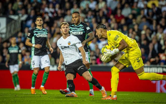 वालेंसिया फॉरवर्ड बेल्ट्रान: कुछ लोग कहते हैं कि हम कोच से छुटकारा पाना चाहते हैं, जो बिल्कुल अविश्वसनीय है