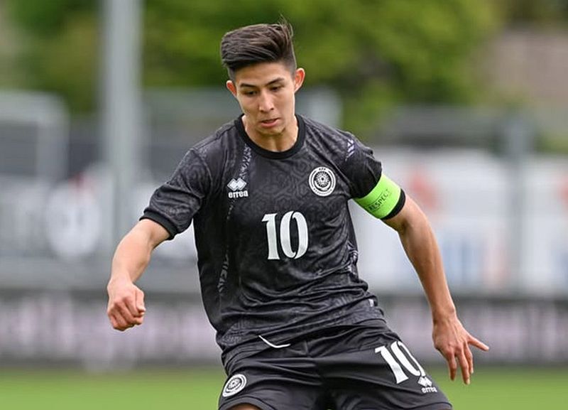 जिस किशोर को चेल्सी ने बुक किया था, उसने बेल्जियम के खिलाफ गोल किया और 60 वर्षों में विश्व यूरोपीय प्रारंभिक में सबसे कम उम्र का स्कोरर बन गया।