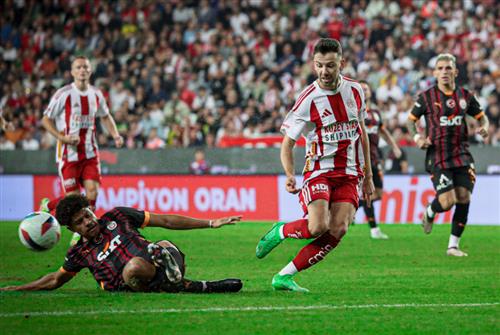 अंताल्यास्पोर बनाम गैलाटसराय