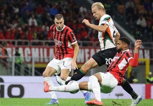 एसी मिलान बनाम वेनिस