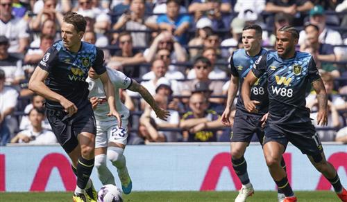 टोटेनहम हॉटस्पर बनाम बर्नले