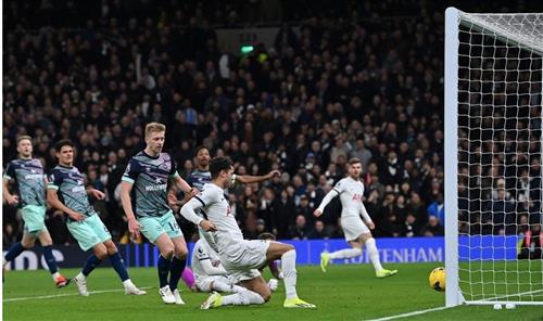 टोटेनहम हॉटस्पर बनाम ब्रेंटफ़ोर्ड