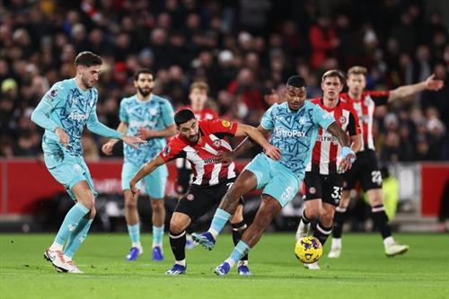 ब्रेंटफ़ोर्ड बनाम वॉल्व्स