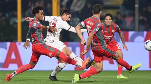 एसी मिलान बनाम क्रेमोन्स