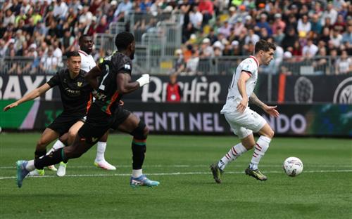 वेनिस बनाम एसी मिलान