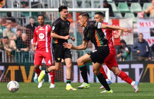 वेनिस बनाम मोंज़ा