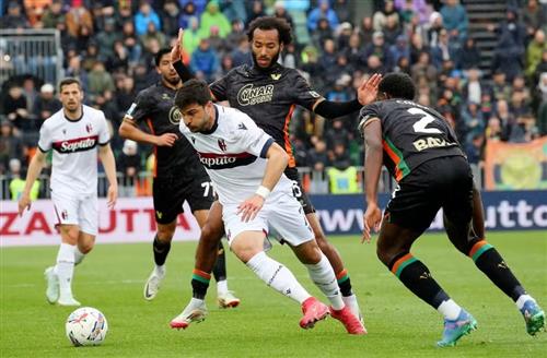 वेनिस बनाम बोलोग्ना