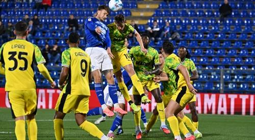 कोमो बनाम सैसुओलो