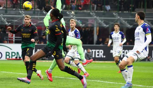 एसी मिलान बनाम हेलास वेरोना