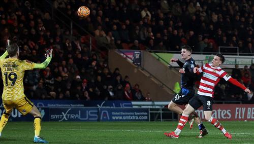 डोनकास्टर रोवर्स बनाम क्रिस्टल पैलेस