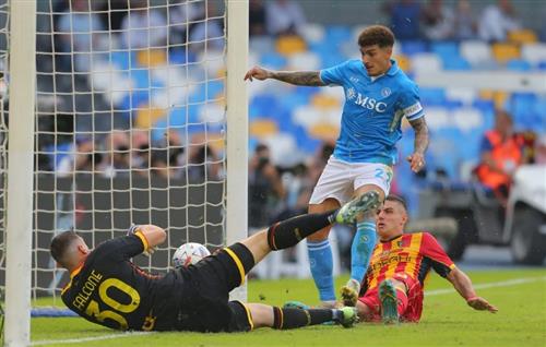 नेपोली बनाम लेसे