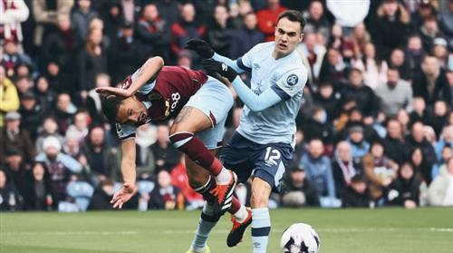 बर्नले बनाम ब्रेंटफ़ोर्ड