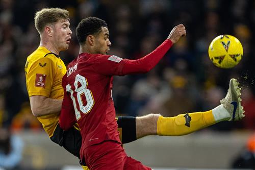 वॉल्व्स बनाम लिवरपूल