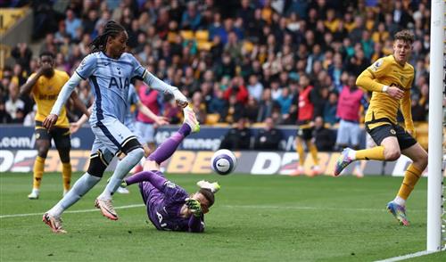 वोल्व्स बनाम टोटेनहम हॉटस्पर