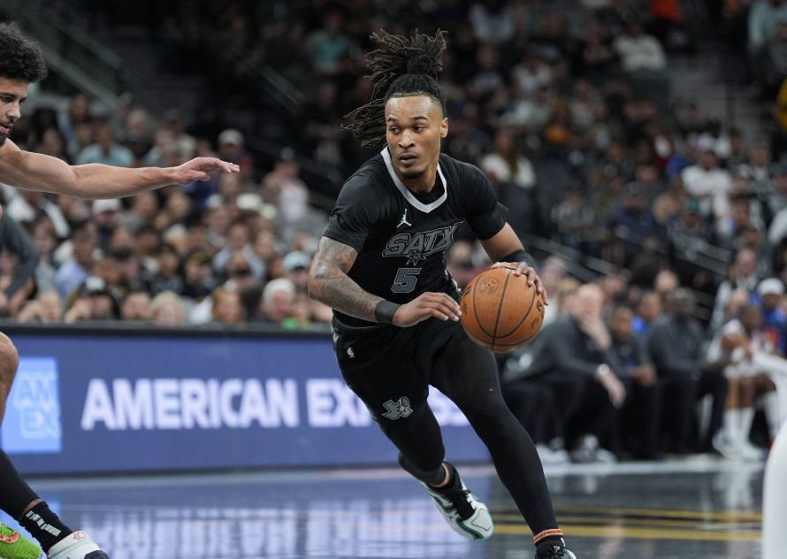 प्लेऑफ़ का हीरो! कैसल ने 12 में से 5 शॉट लगाए और 16 अंक, 5 रिबाउंड और 6 सहायता प्राप्त की।