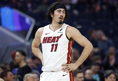 सर्वशक्तिमान! हस्कर्स ने 12 में से 8 शॉट लगाए और +43 के प्लस-माइनस मान के साथ 17 अंक, 10 रिबाउंड और 6 सहायता का योगदान दिया।