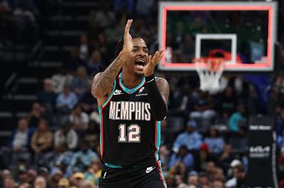 गेंद पर ख़राब नियंत्रण! मोरेंट ने -22 के प्लस-माइनस के साथ, 16 में से 4 शॉट्स पर 12 अंक और 6 सहायता अर्जित की।