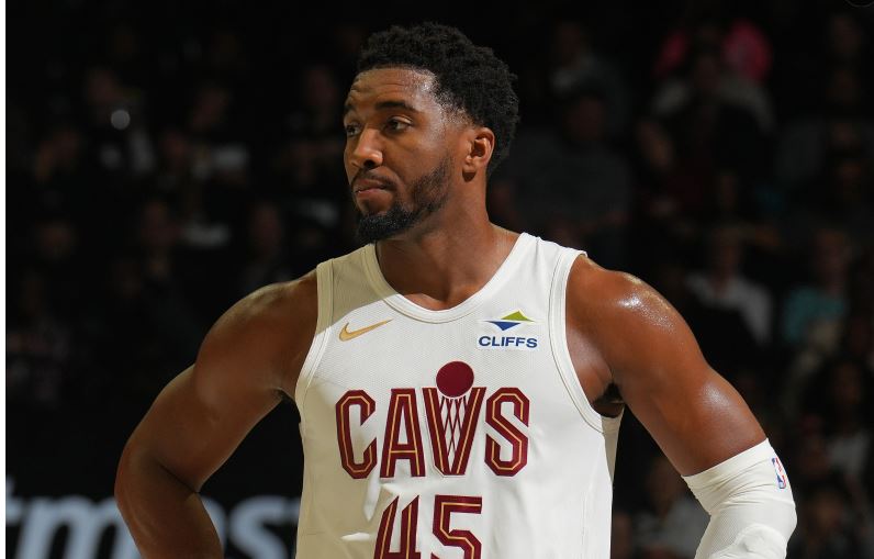 प्रतिस्पर्धी स्थिति अच्छी है! मिशेल ने हाफ में 6 में से 9 शूटिंग पर 21 अंक और 3 सहायता अर्जित की