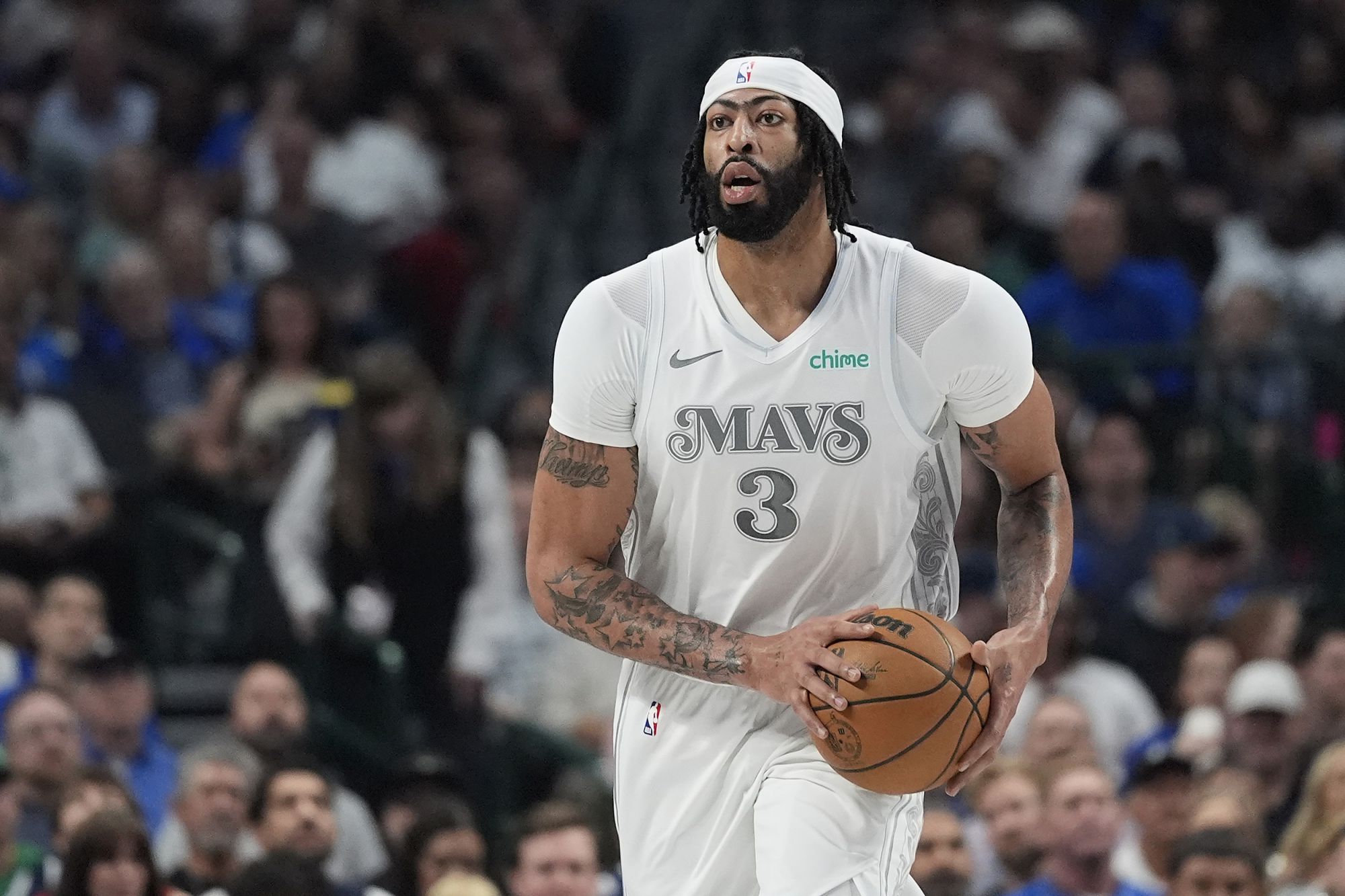 किड ने मावेरिक्स की चोटों के बारे में अपडेट किया: मोटी भौंहों का दैनिक अवलोकन, लिवली के अगले सप्ताह लौटने की उम्मीद है