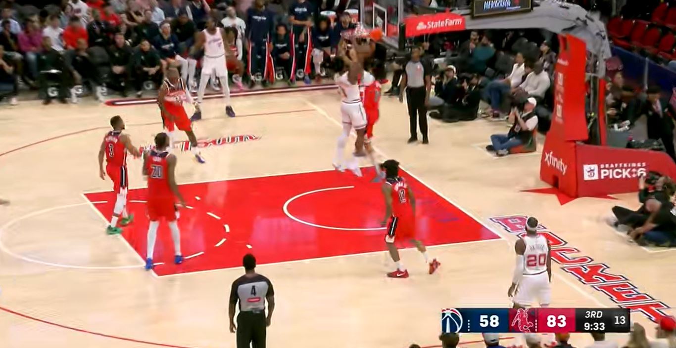 सर्र ने 10 अंक बनाए और एक ही क्वार्टर में 5 रिबाउंड हासिल किए। विजार्ड्स ने सस्पेंस बनाए रखने के लिए एक ही क्वार्टर में 11 अंकों से जीत हासिल की।