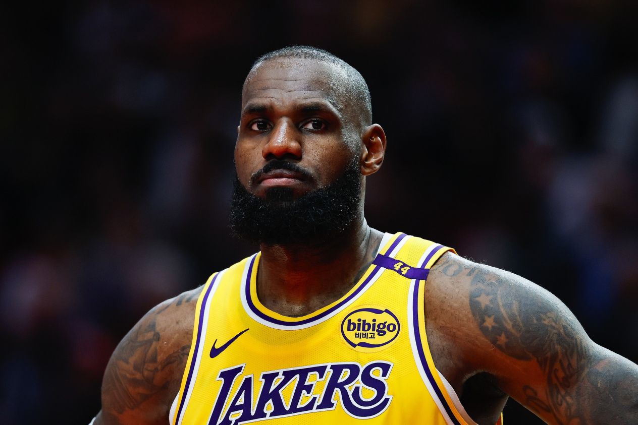 वेड: जेम्स-रहित लाइनअप लेकर्स को भविष्य देखने की अनुमति देता है, लेकिन यह कहना जल्दबाजी होगी कि उन्हें अब उसकी आवश्यकता नहीं है